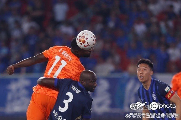 武汉三镇vs云南玉昆 比赛图集  第7张