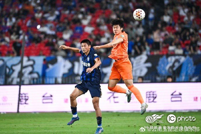 武汉三镇vs云南玉昆 比赛图集  第9张