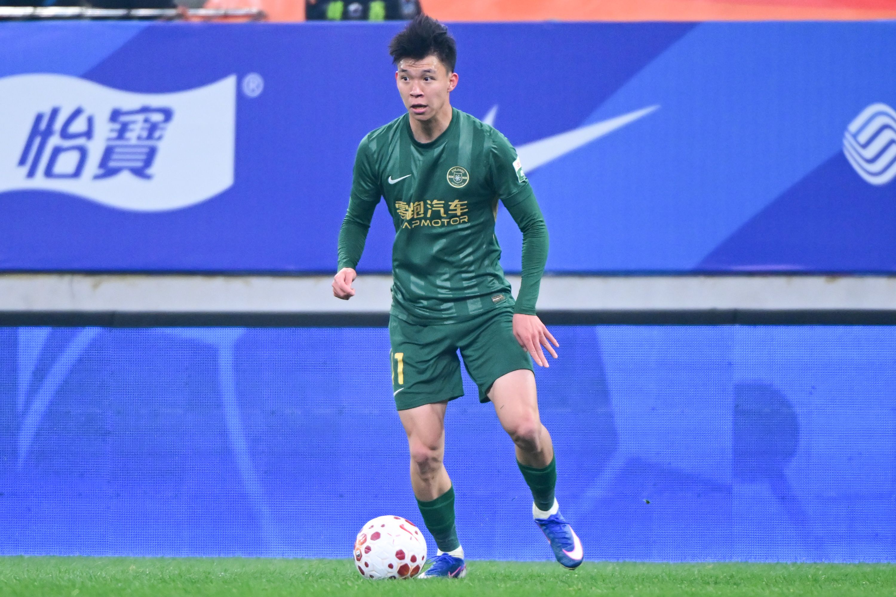 中超本土球员身价排行：王钰栋180万欧第一，李昊翻倍暴涨40万欧  第1张