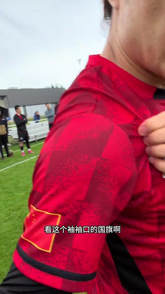 王永珀现身！汪嵩晒温哥华野球视频：前国脚王永珀现身  第1张