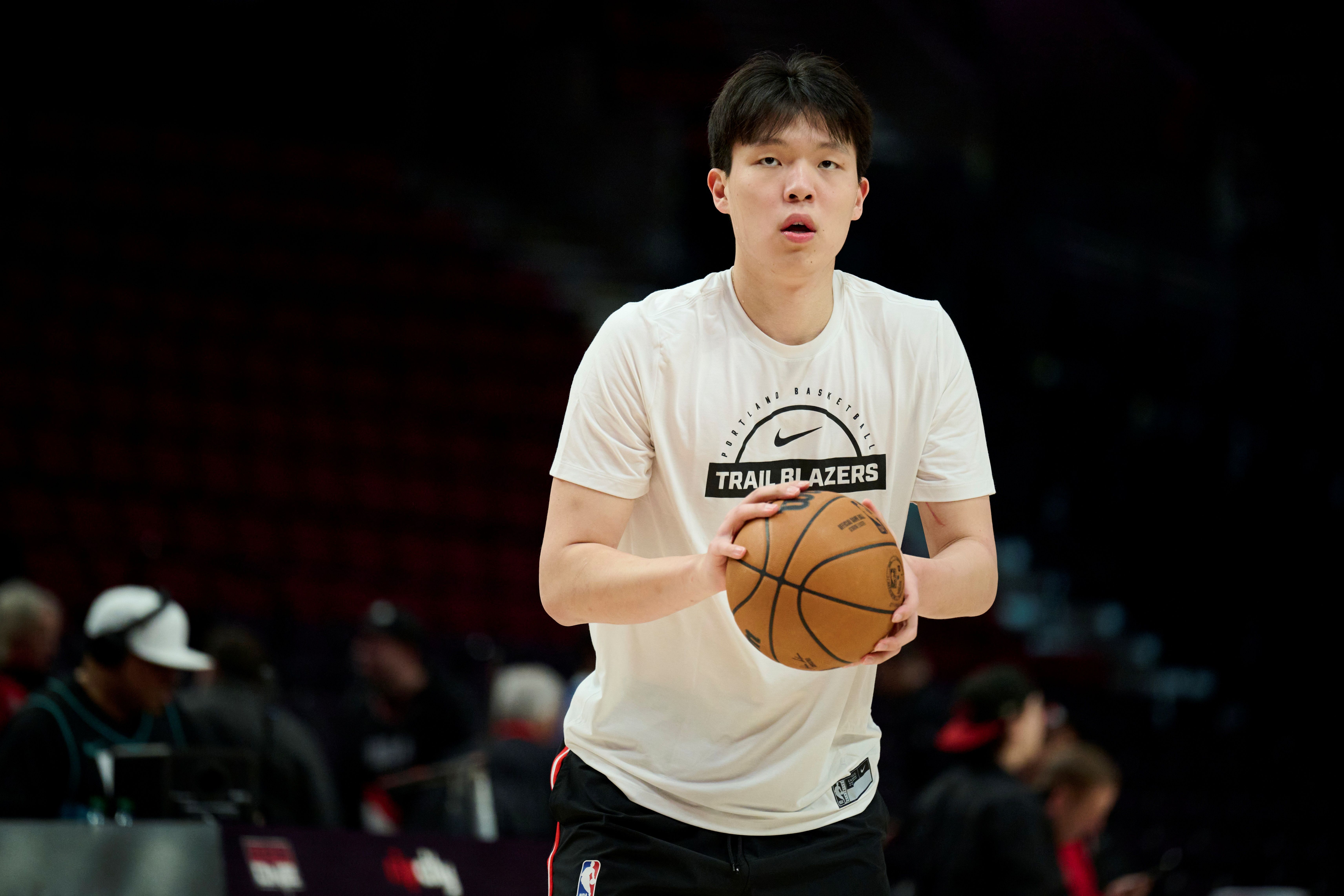 随行翻译：杨瀚森在挑战NBA的路上很刻苦 试训时6点多起床 1周6练  第1张