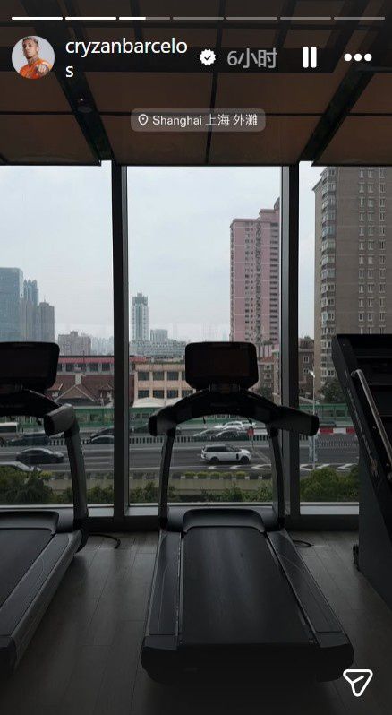 克雷桑与女友同游上海，两人与东方明珠合影还在健身房健身  第3张