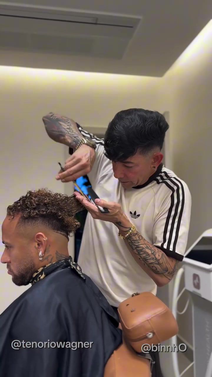 支棱起来了💇‍♂️内马尔换新发型，即将亮相个人第4届世界杯  第1张