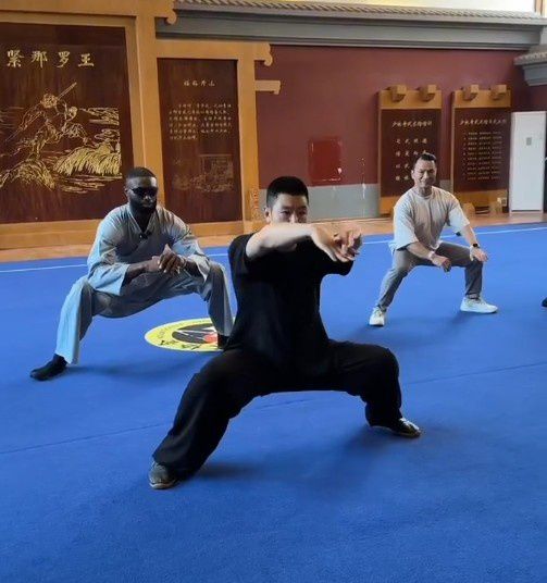 效仿文班亚马？杰伦·布朗在少林寺参观和习武  第1张