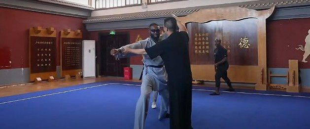 效仿文班亚马？杰伦·布朗在少林寺参观和习武  第6张