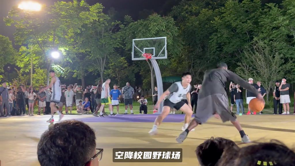 观赏性十足！杰伦·布朗中国行期间在校园大秀操作 运球丝滑  第1张