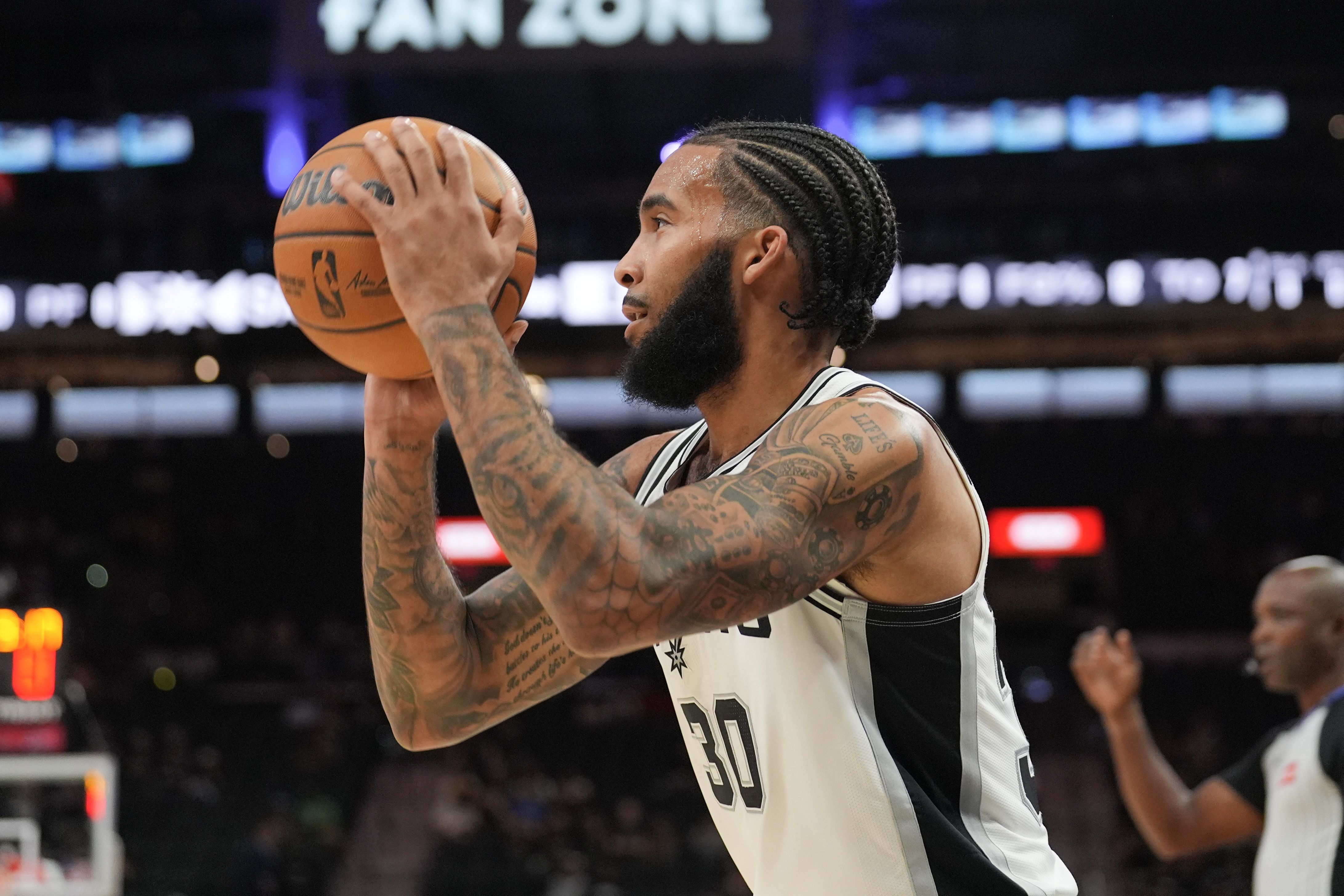 比肩水花！尚帕尼在分区决赛抢七中单场投进6记三分 NBA历史第3人  第1张