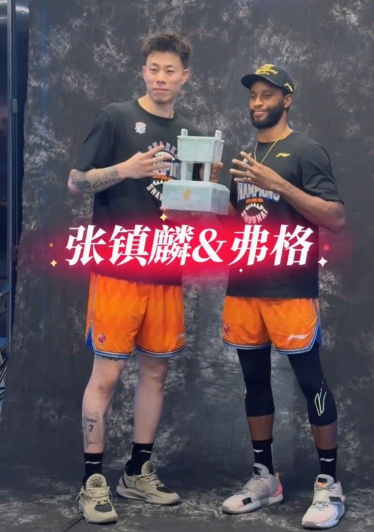 霸气凡尔赛！摄影师让比1 张镇麟弗格默默伸出4根手指  第1张