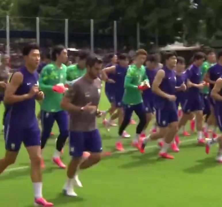 巨大争议！韩国记者现场嘲讽孙兴慜：跑得像排长，明明没服过兵役  第1张