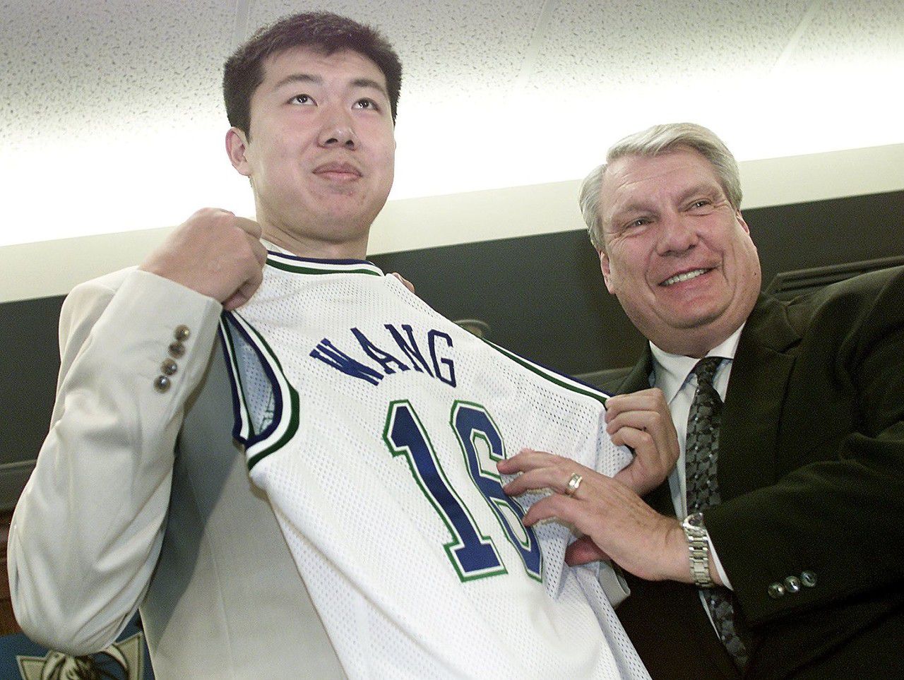 尼克斯上次进总决赛联盟啥格局？缩水赛季马龙获MVP 大郅被选中  第7张