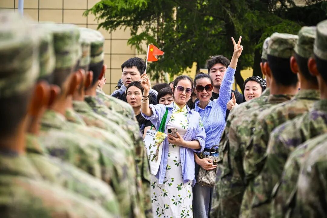 快看！现在的我是不是很有军人模样  第18张