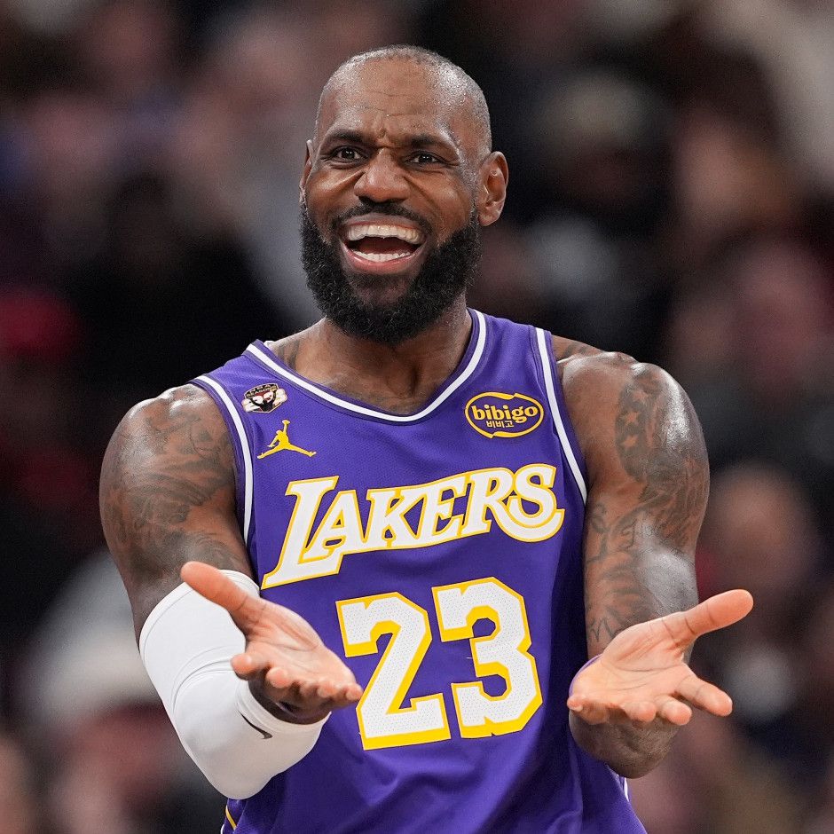 不后悔没打NFL但真想试试！詹姆斯聊人生头号成就：陪伴孩子，透露2026年关键词只有两个字——幸福  第2张