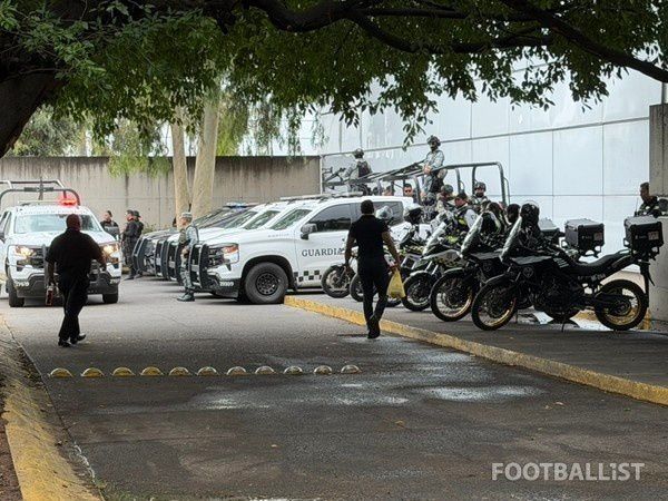 压迫感拉满！韩媒：韩国队世界杯训练场周边部署超过70名警力  第1张