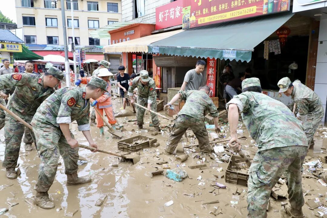 贵州多地遭遇洪涝险情，民兵紧急出动救援  第2张