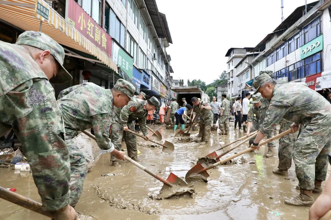 贵州多地遭遇洪涝险情，民兵紧急出动救援  第1张