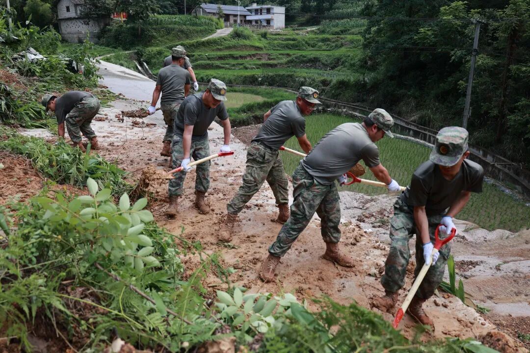 贵州多地遭遇洪涝险情，民兵紧急出动救援  第4张