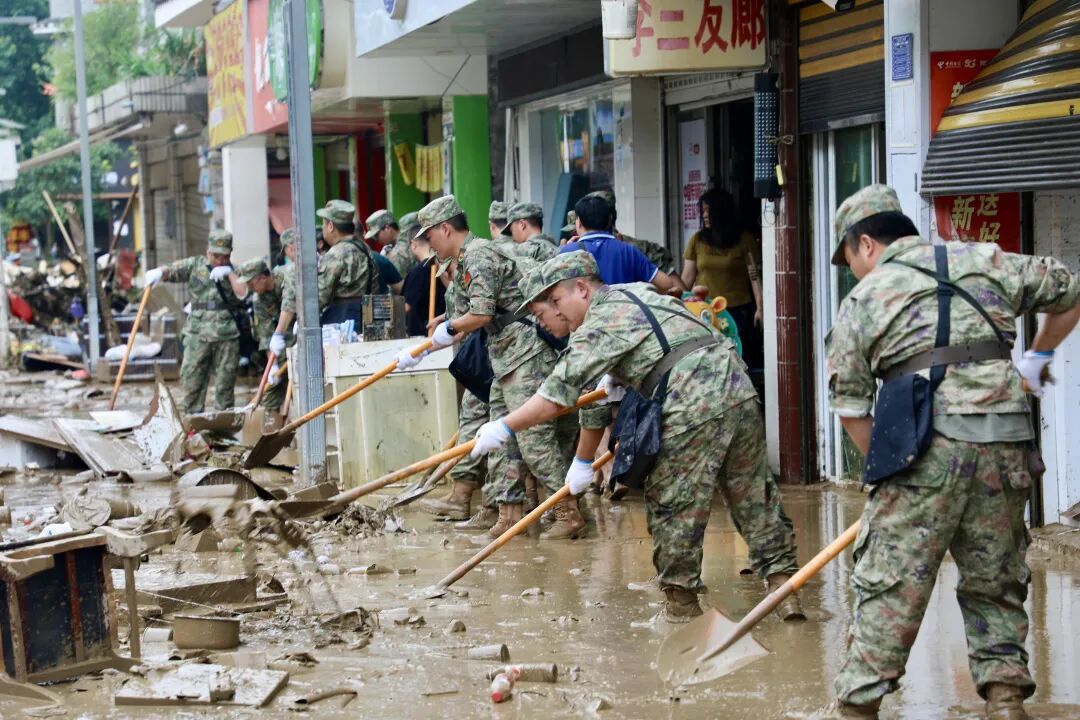 贵州多地遭遇洪涝险情，民兵紧急出动救援  第3张
