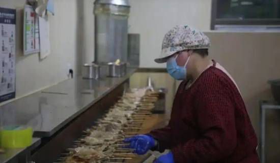“鹅腿阿姨”被曝卖的都是鸭腿？家人：截图属实 后续会有通知  第3张