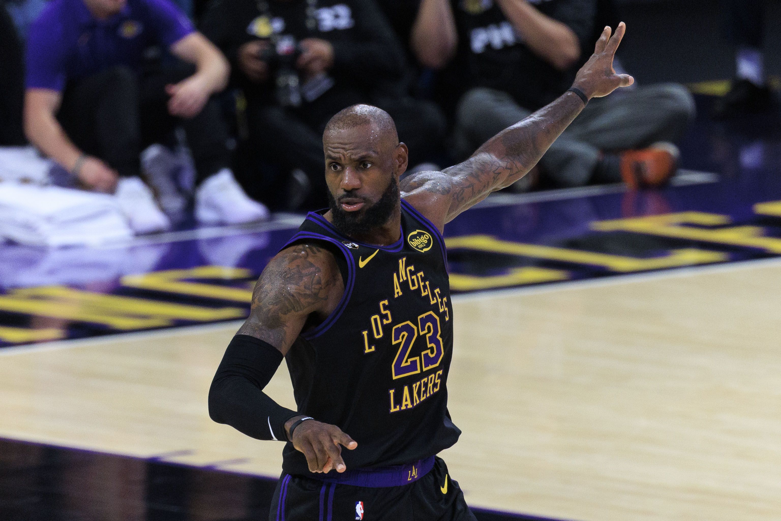 NBA权力格局之变：勒布朗·詹姆斯与超级球队时代的开启  第4张