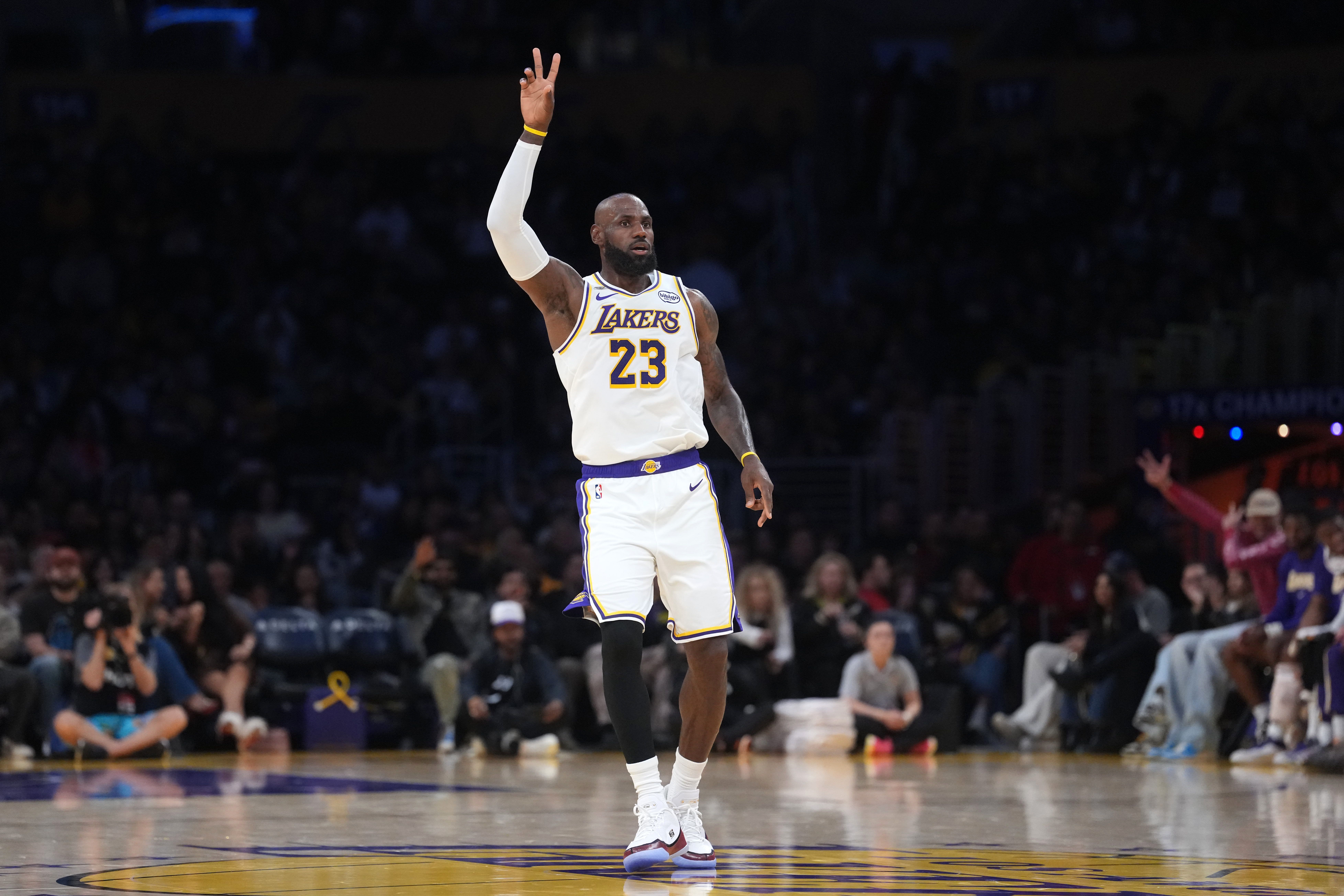 NBA权力格局之变：勒布朗·詹姆斯与超级球队时代的开启  第5张
