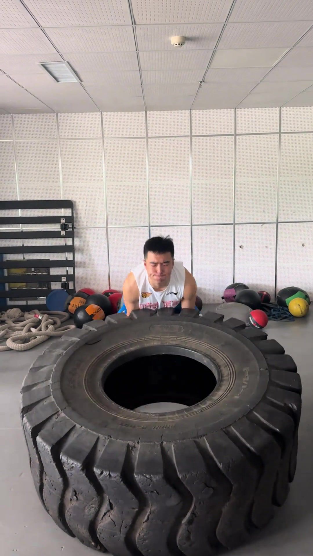 广东男篮球星张文逸社媒晒高强度力量训练 配文尽显职业态度  第1张
