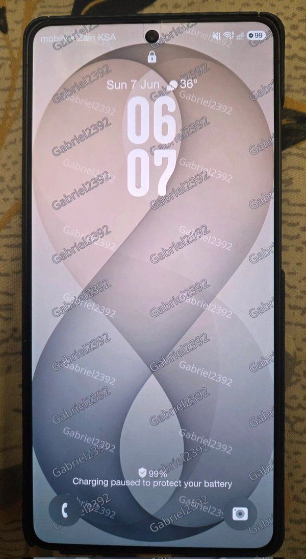 三星Galaxy Z Fold8 Ultra泄密信息持续增多 真机轮廓与系统壁纸率先曝光  第2张