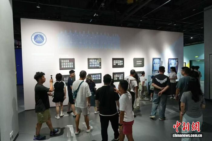 “深圳足球三十年”特展集齐世界杯用球“全家福”  第3张