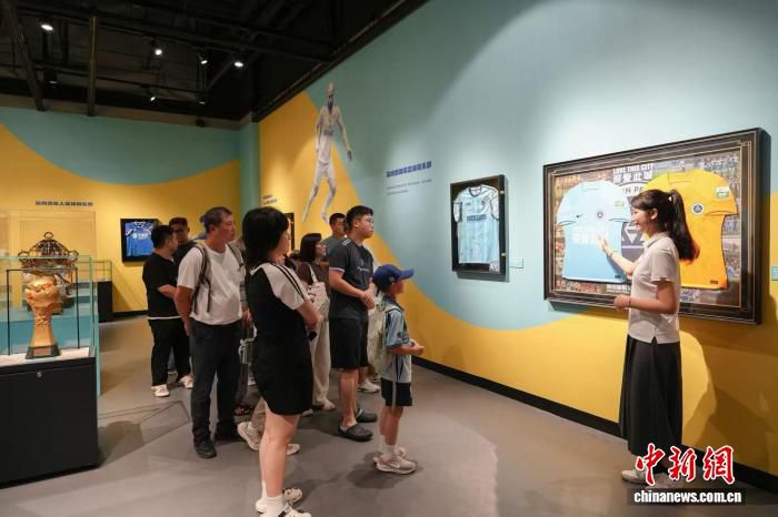“深圳足球三十年”特展集齐世界杯用球“全家福”  第2张