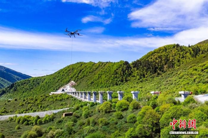 西宁至成都铁路红原站率先应用智能建造机器人  第1张