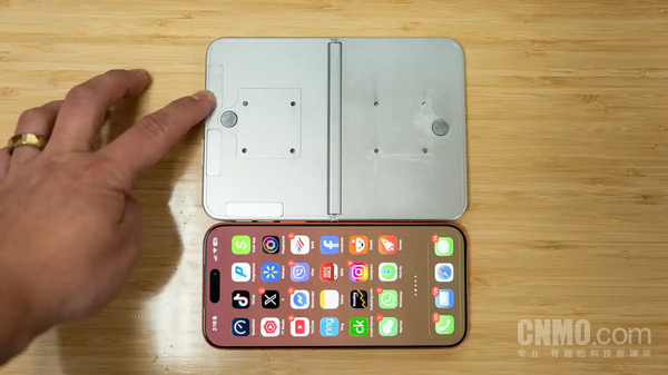 苹果首款折叠屏&ldquo;iPhone Ultra&rdquo;细节全曝光 无折痕、取消Face ID  第3张