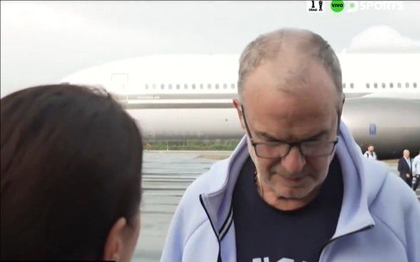乌拉圭主帅贝尔萨世界杯前机场采访仅耗时38秒 引发媒体与球迷关注  第1张