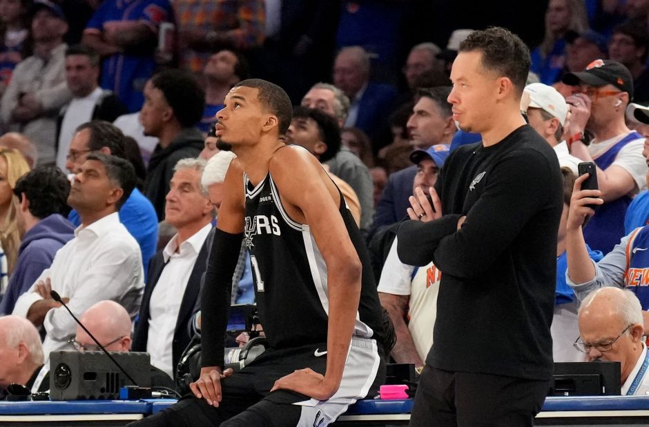 NBA总决赛系列赛动态：马刺遭尼克斯逆转大比分1-3落后，文班亚马赛后剖析防守失位与战术执行  第1张