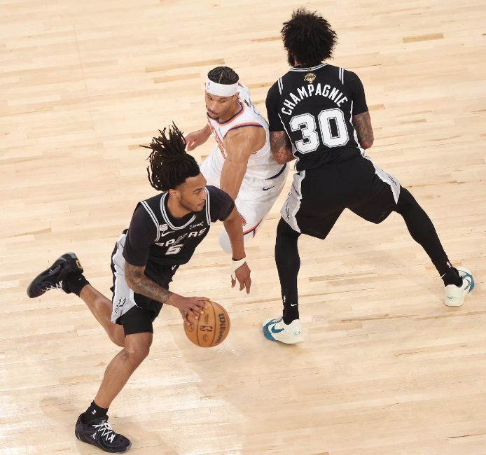 NBA总决赛G4：马刺遭尼克斯106-107逆转 年轻阵容再尝苦果  第3张