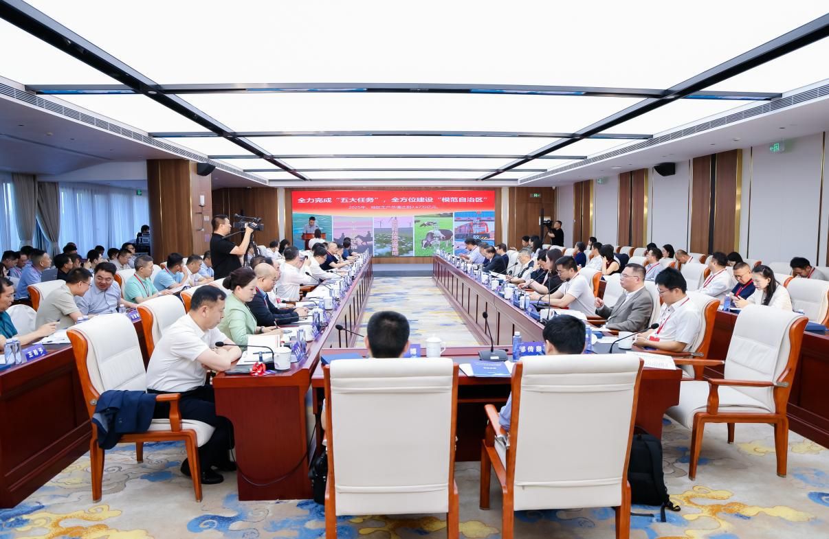 内蒙古在京推介新能源新材料新型化工产业，现场签约超260亿元  第1张