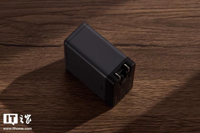 大疆发布首款氮化镓充电器：三口输出140W，预售价209元  第8张