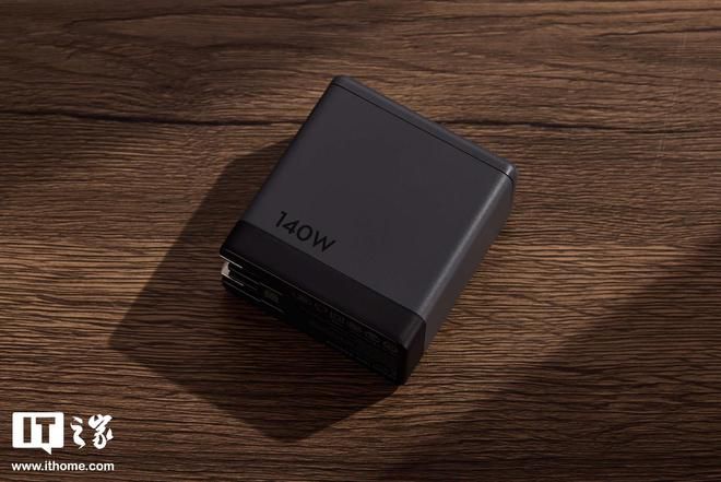 大疆发布首款氮化镓充电器：三口输出140W，预售价209元  第5张