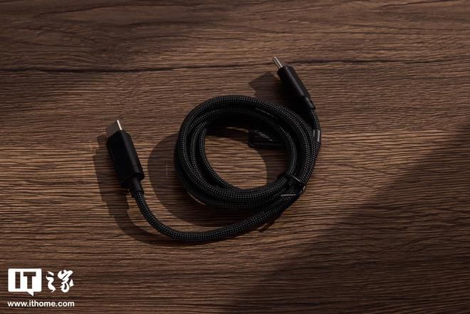 大疆发布首款氮化镓充电器：三口输出140W，预售价209元  第9张