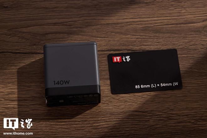 大疆发布首款氮化镓充电器：三口输出140W，预售价209元  第10张