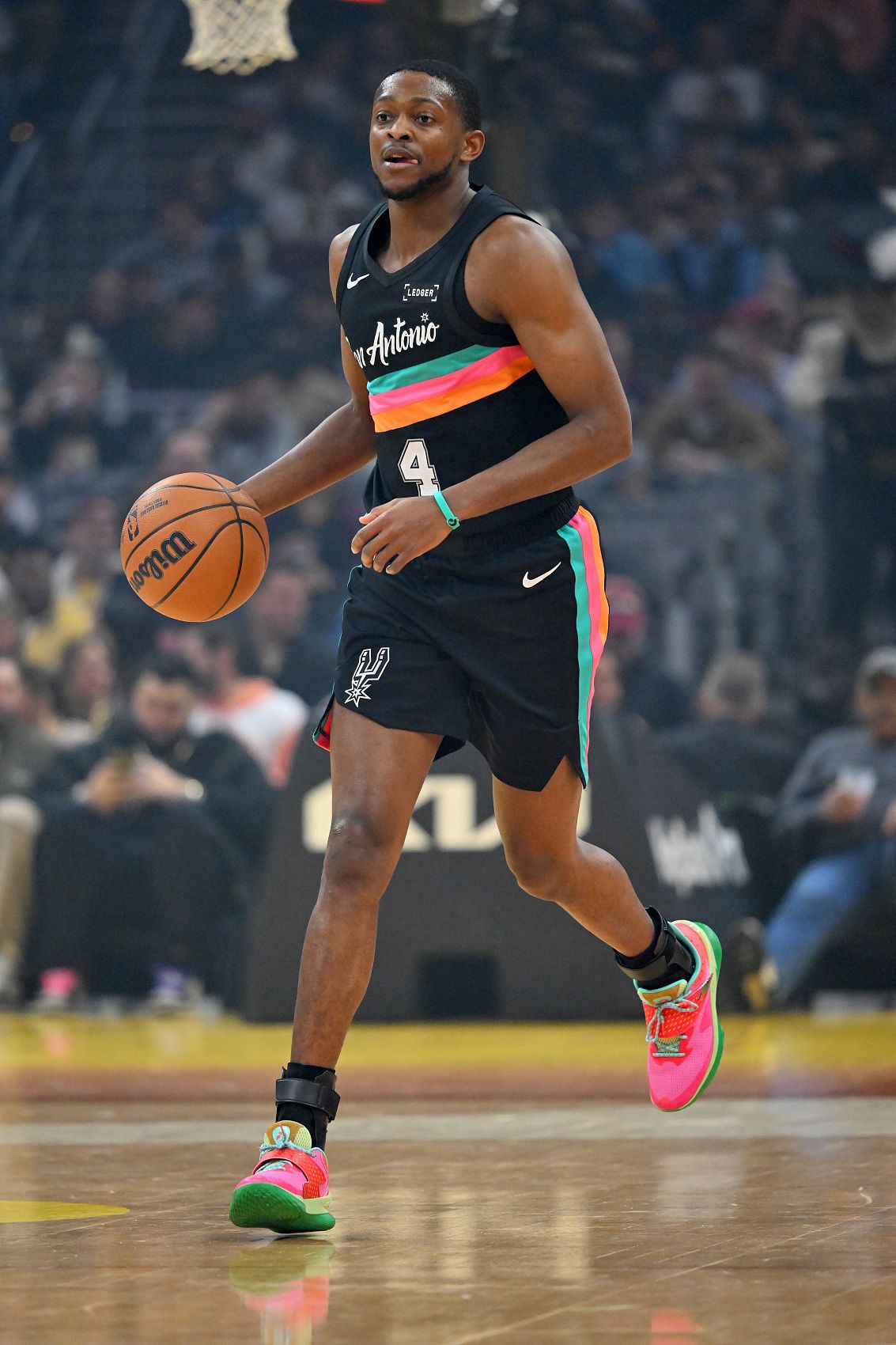 NBA总决赛G4：福克斯关键时刻数据分化，马刺1-3面临赛点  第1张