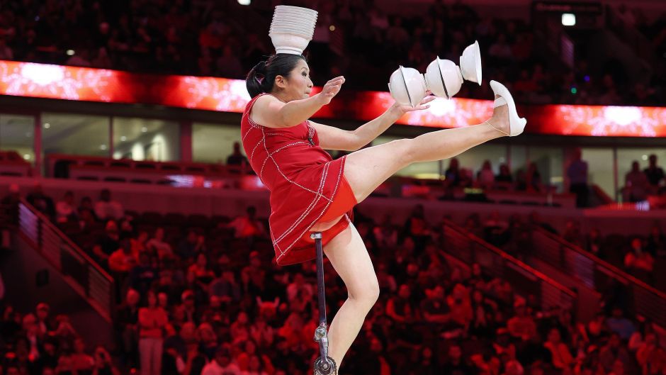 NBA顶碗大妈演出费曝光！每场6765美元 主办方提供至少四星酒店  第1张