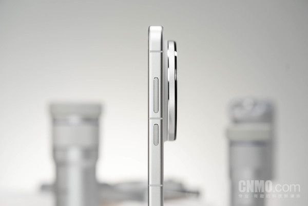 外媒2026年拍照手机评测：vivo X300 Ultra获评第一  第2张