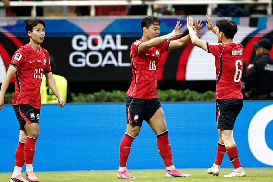 韩国2-1逆转捷克 黄仁范传射吴贤揆替补建功  第2张