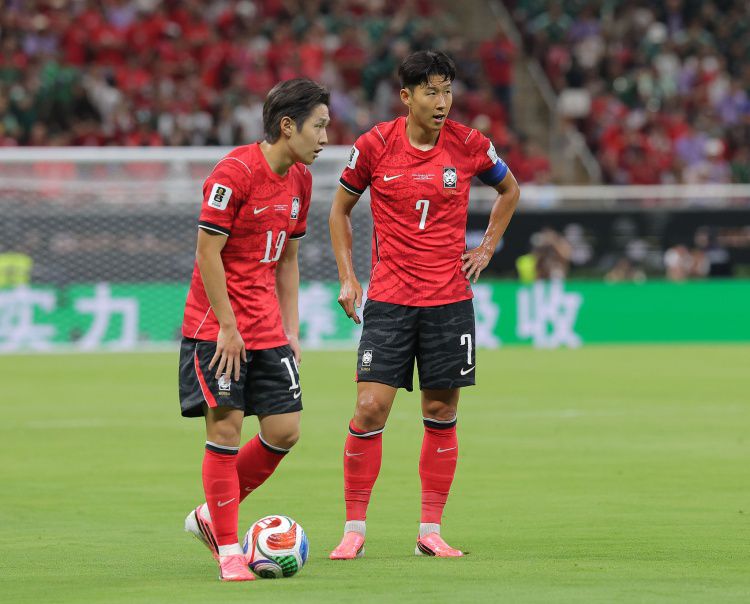 美加墨世界杯小组赛首战 韩国2-1逆转捷克 李刚仁成比赛统治核心