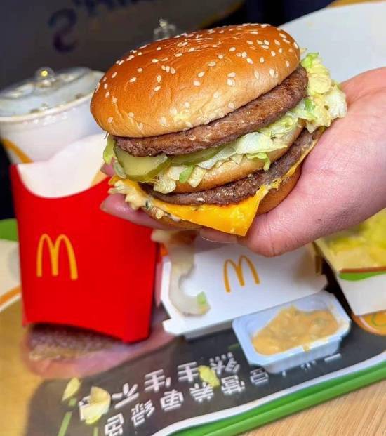 网友实测汉堡王皇堡与麦当劳巨无霸:牛肉饼重量及整体分量皇堡占优 第4张 网友实测汉堡王皇堡与麦当劳巨无霸:牛肉饼重量及整体分量皇堡占优 第4张
