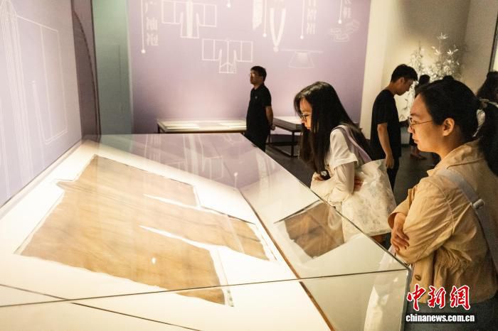 南宋赵伯澐墓与黄昇墓出土服饰首次联展在台州黄岩举行  第2张