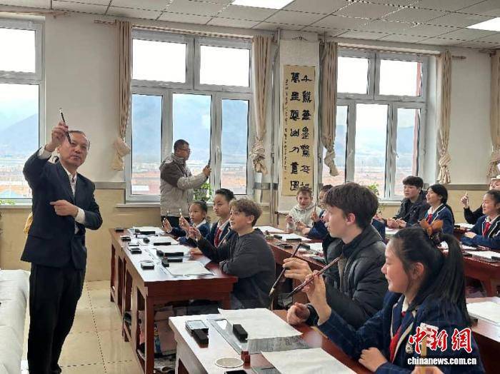 俄罗斯研学团在黑龙江东宁学习中国戏曲 2026年将启动中俄教育年 第2张 俄罗斯研学团在黑龙江东宁学习中国戏曲 2026年将启动中俄教育年 第2张
