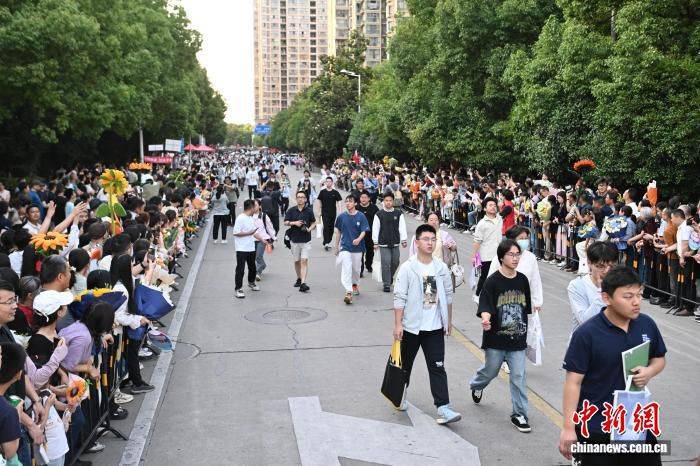 高考后青少年减肥咨询量增两三倍 医生称就诊者中超半数为考生