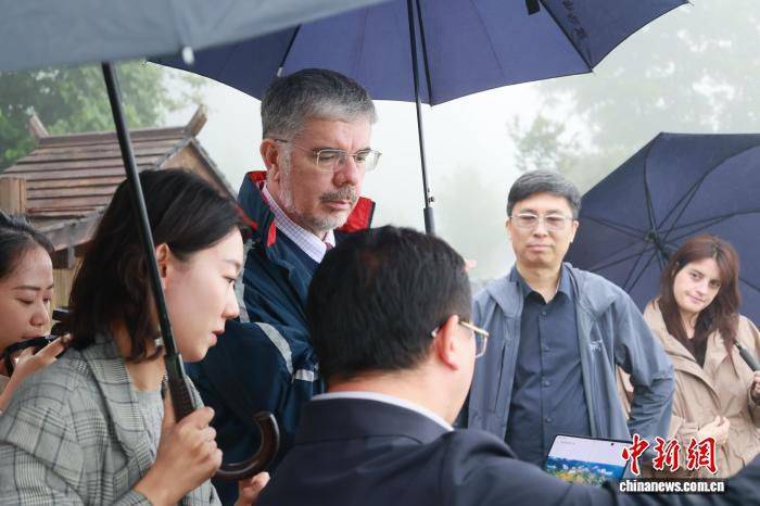 意大利驻华大使安博思实地考察红河哈尼梯田：关注世界文化遗产保护与农业合作
