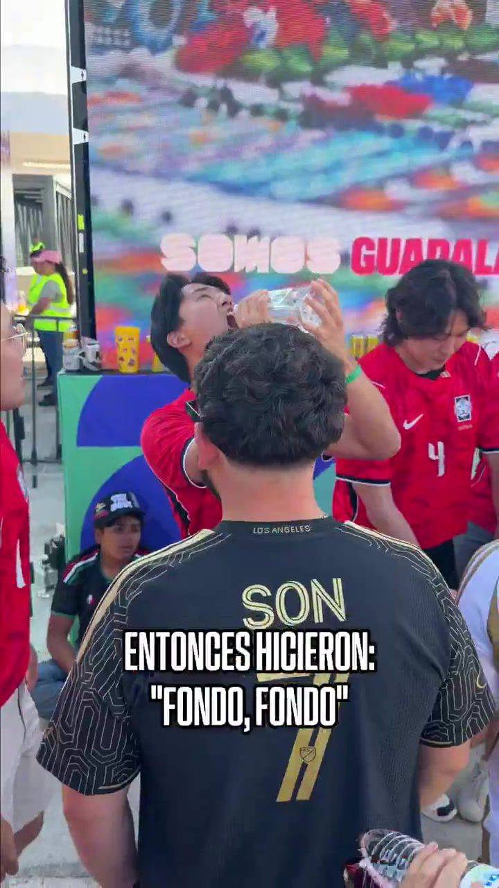 世界杯A组首日墨西哥韩国双双取胜 球迷街头狂欢接吻画面被镜头记录 第8张 世界杯A组首日墨西哥韩国双双取胜 球迷街头狂欢接吻画面被镜头记录 第8张