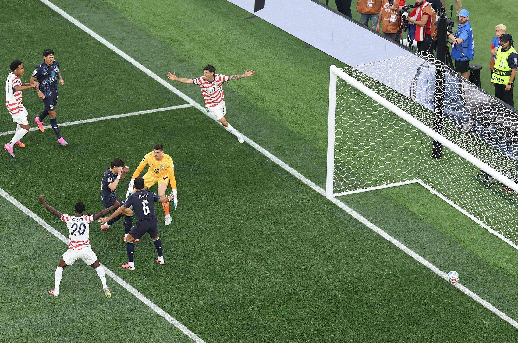 巴拉圭开场7分钟乌龙球助美国2-0领先，乌龙球成美国队史世界杯并列第二射手